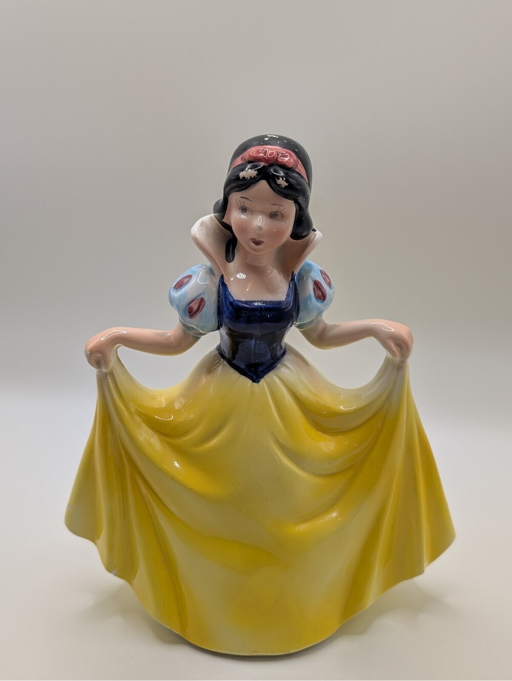 2297 - Vintage Walt Disney Prod Japan Ceramic Snow White Figurine 5.5" - AS IS